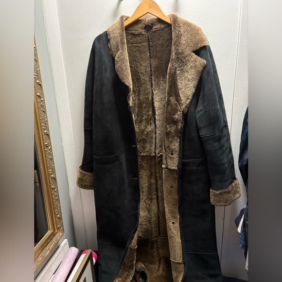 Beautiful Shearling Coat - Picture 1 of 16